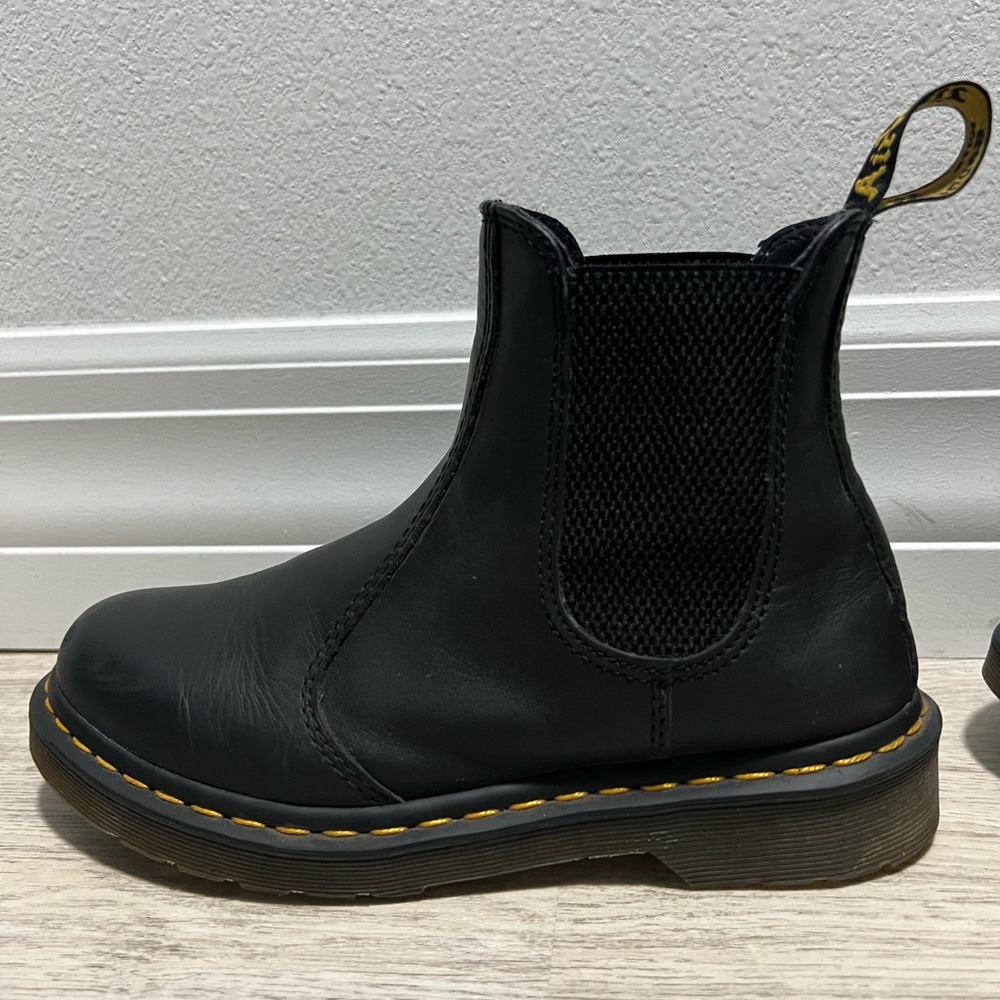 2976 WOMEN'S
VIRGINIA LEATHER
CHELSEA
BOOTS
